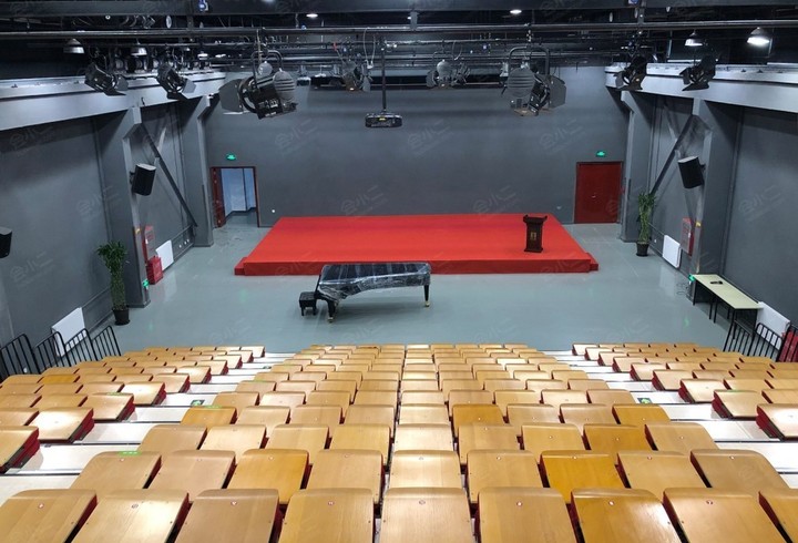 北京32小剧场会场图片