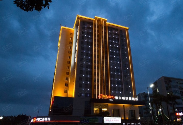 深圳华为基地希尔顿欢朋酒店外观图片