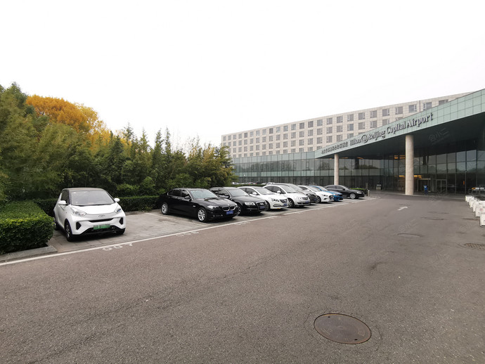 北京首都机场希尔顿酒店地上停车场