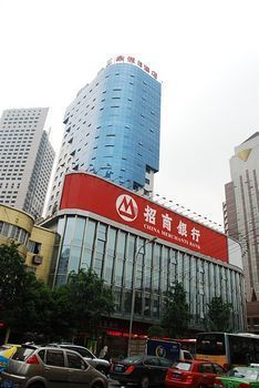 成都三鼎假日酒店外观