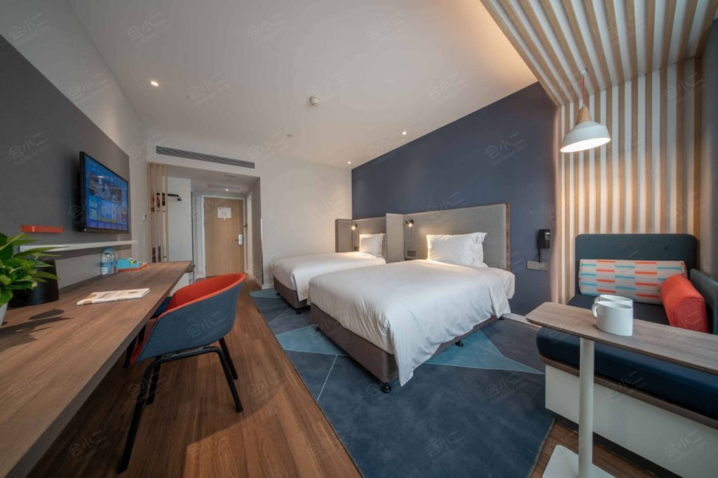 【杭州西湖东智选假日酒店会议室-多功能厅(容纳130人)】,会议酒店