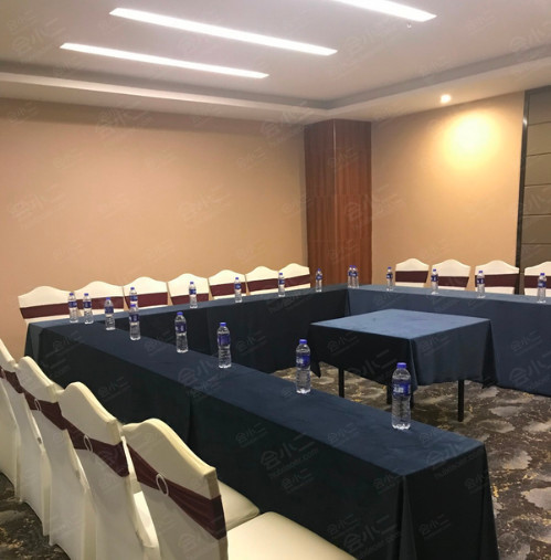 昆明茶花宾馆1+2号会议室