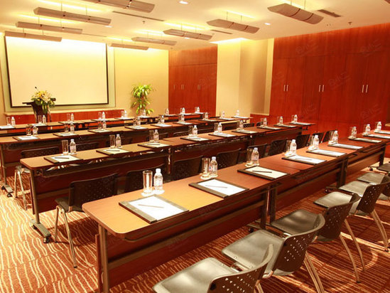 南京水游城假日酒店