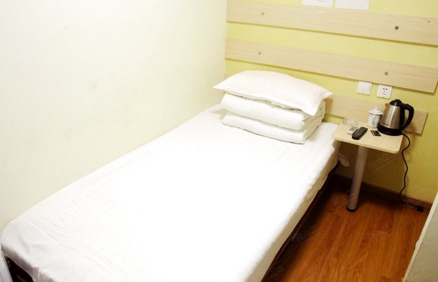 青岛新港宾馆单人间