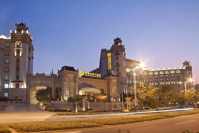 三亚湾皇冠假日度假酒店