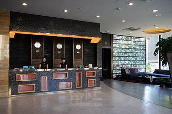 深圳骏逸名典商旅酒店(西丽店)大堂