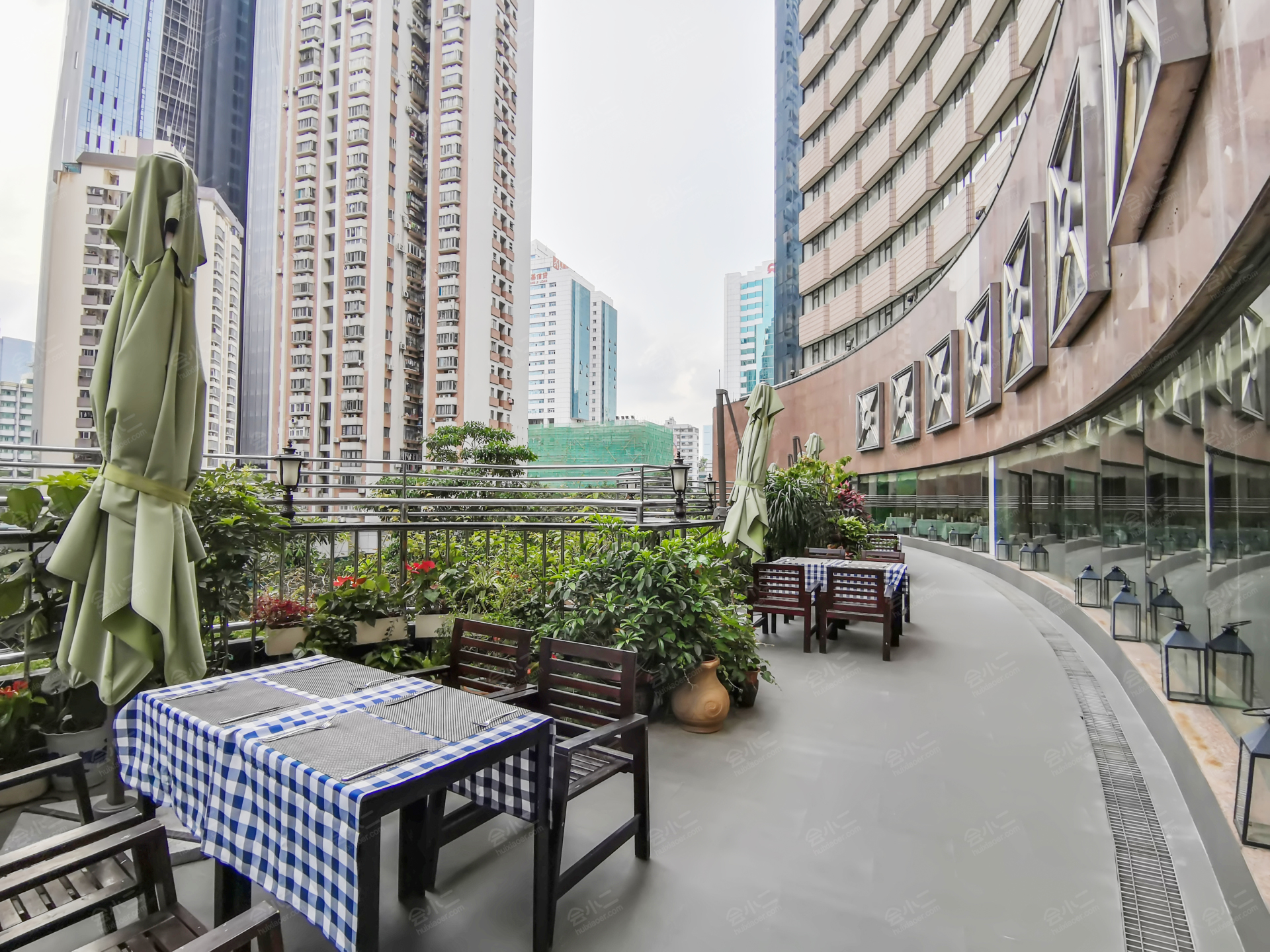 深圳富苑皇冠假日套房酒店餐厅图片