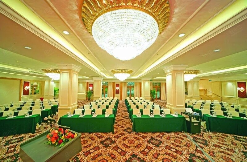 深圳富苑皇冠假日套房酒店