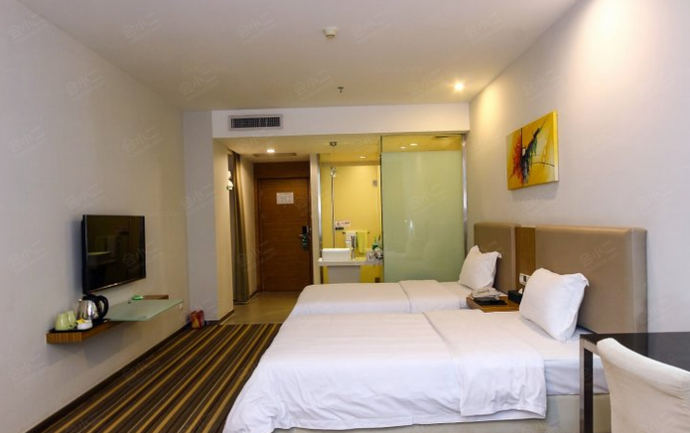 山水时尚酒店（深圳坂田华为店）标准双人房