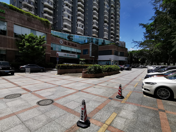 深圳东华假日酒店东华园停车场