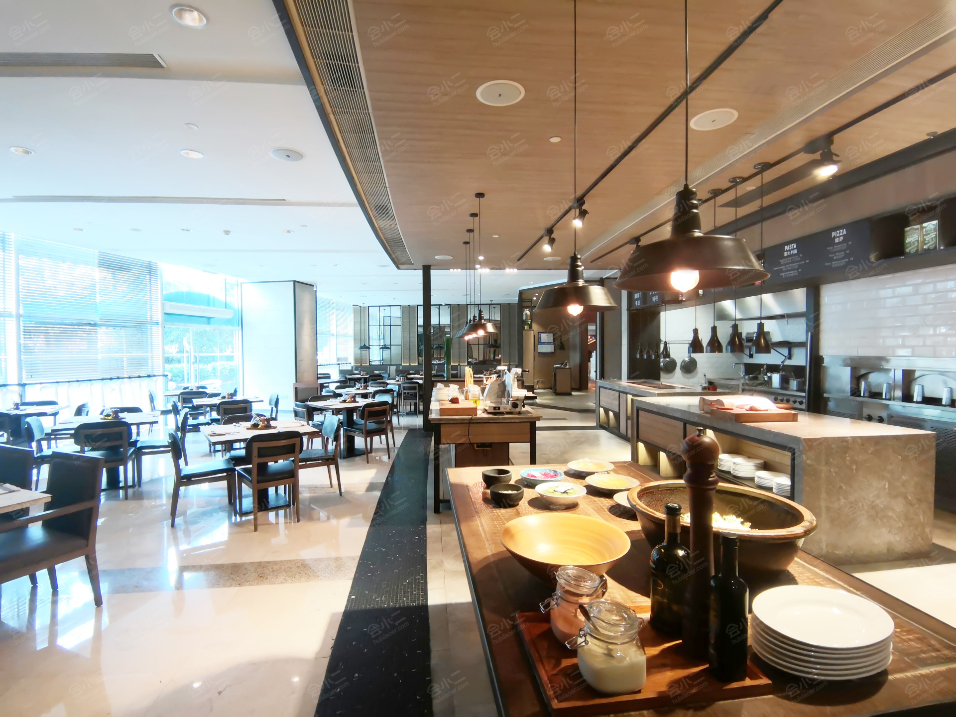 武汉新世界酒店自助餐取餐区