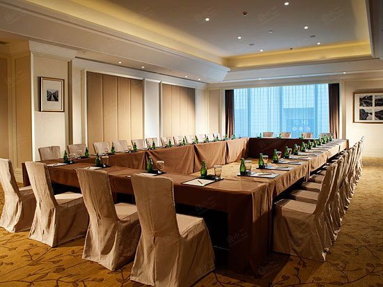 无锡君来世尊酒店口字型会议室