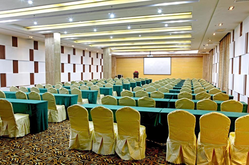 【济南明湖泉盈酒店会议室-金色大厅(容纳350人,会议酒店预定【会