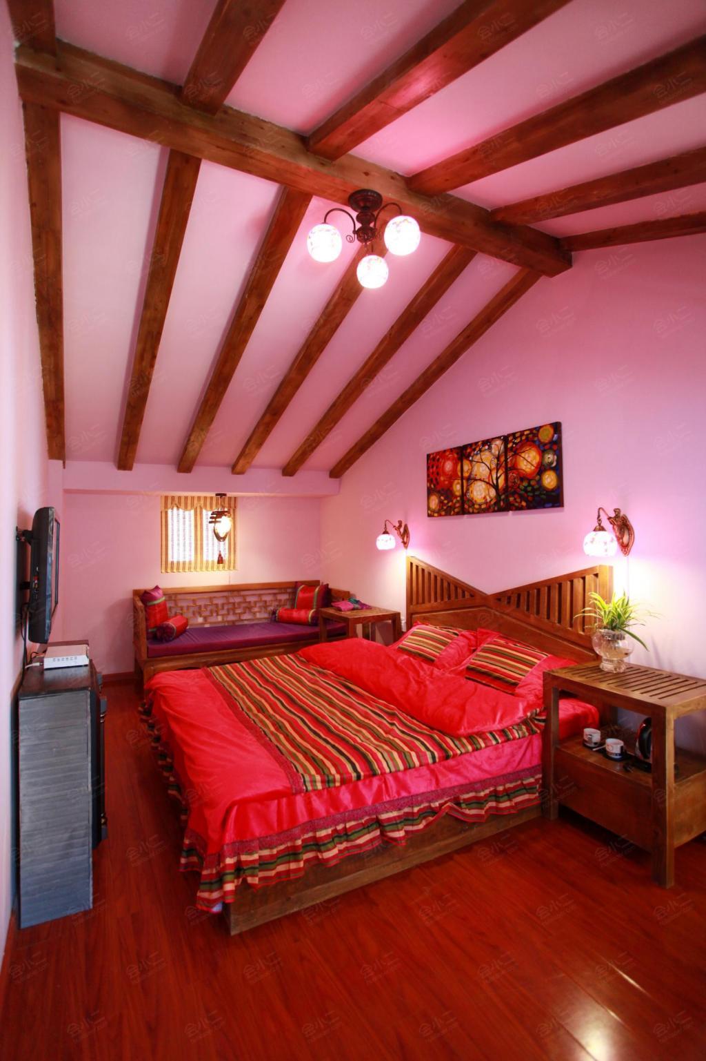 紫色迷情大床房