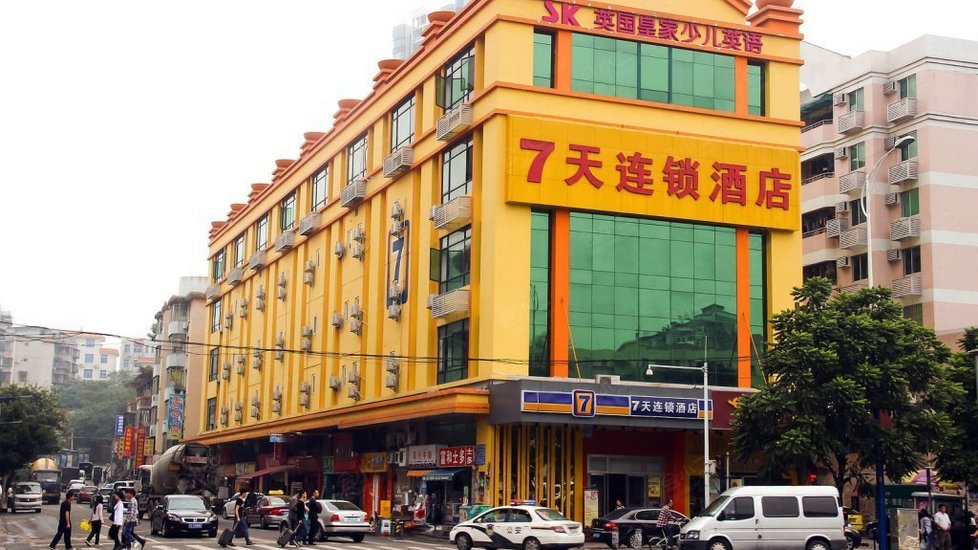 【7天连锁酒店广州同和南方医院店】外观图片大全_外观图库-会小二