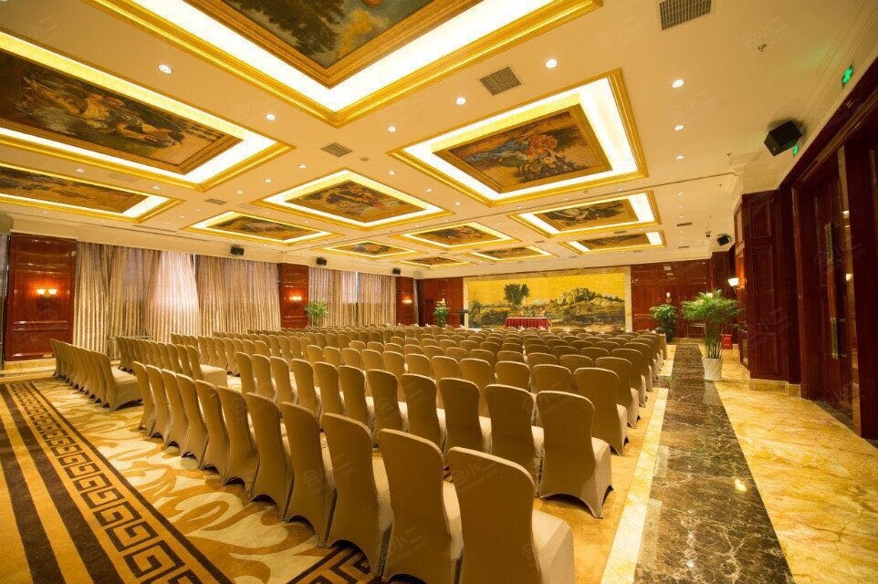【重庆华辰国际大酒店会议室-多功能厅(容纳300人)】,会议酒店预定
