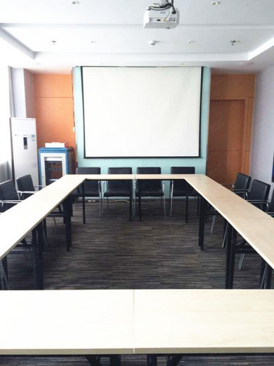 锦江之星（武汉吴家山经济开发区店）会议室