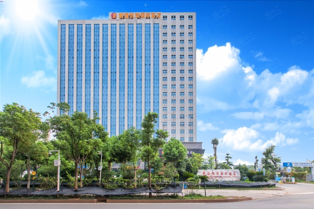 武汉潮漫凯瑞国际酒店能容纳60人的会议室