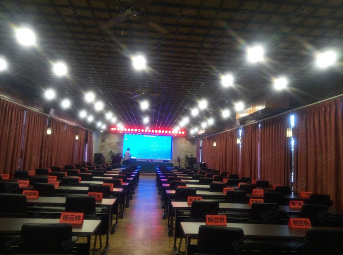 武汉中州府生态酒店2号会议室