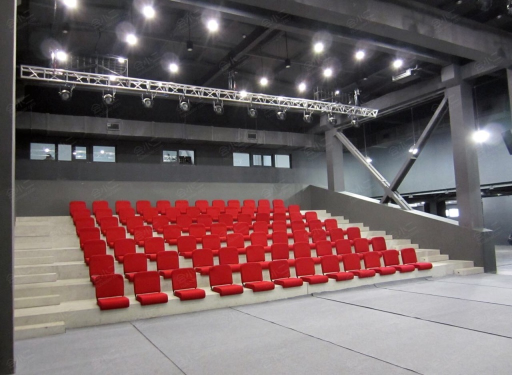 酒会式-董事会-鱼骨式-u型-宴会式-课桌式-剧院式-最多容纳:1000人