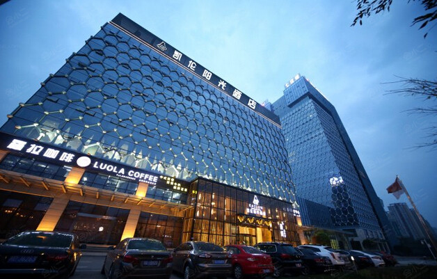 成都东安湖龙都南路亚朵酒店