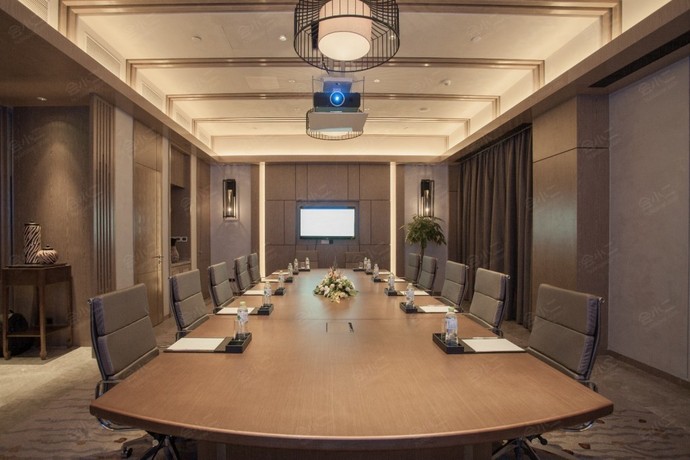 西双版纳铂尔曼度假酒店董事会议厅