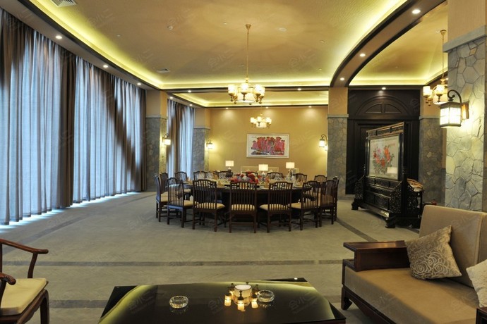 华西龙希国际大酒店餐厅