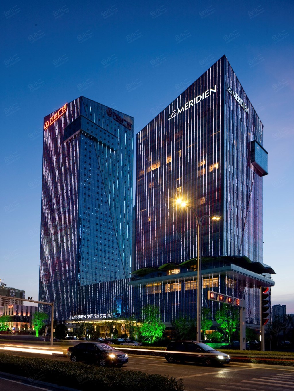 宜兴富力艾美酒店能容纳250人的会议室