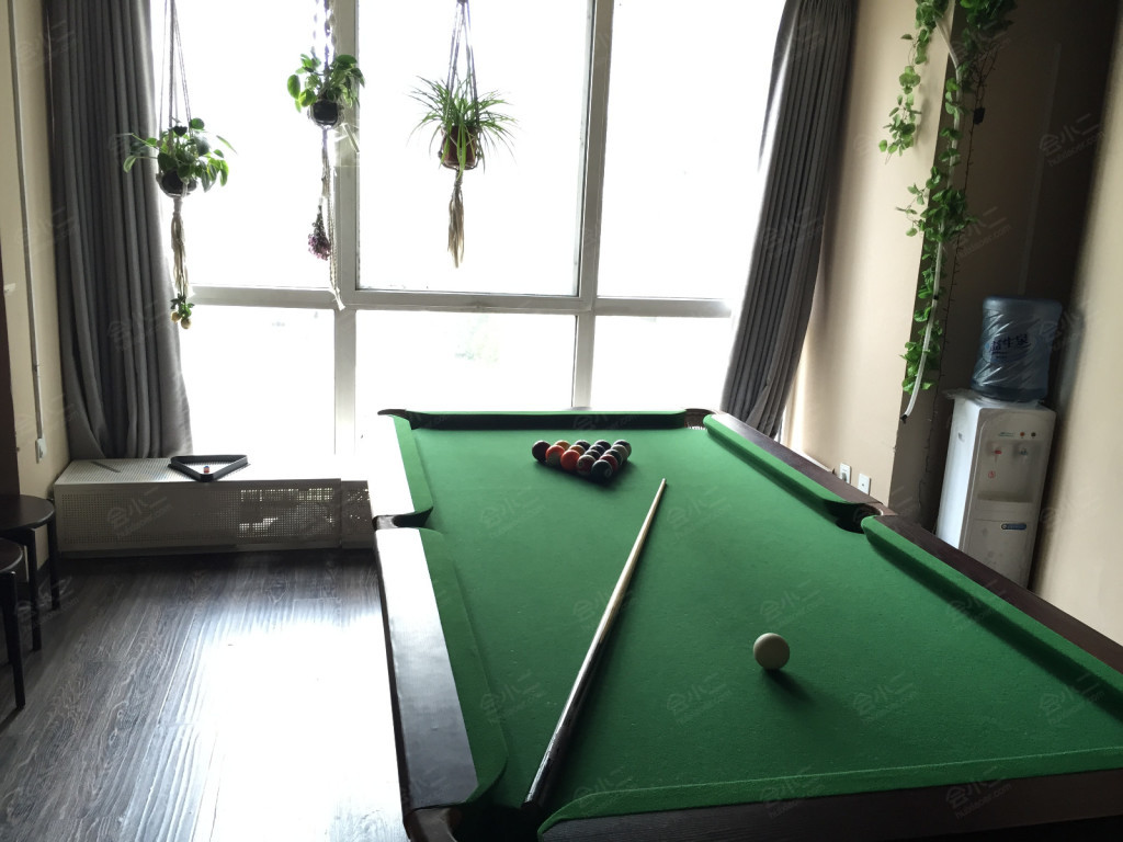 新冒险轰趴休闲馆会议室