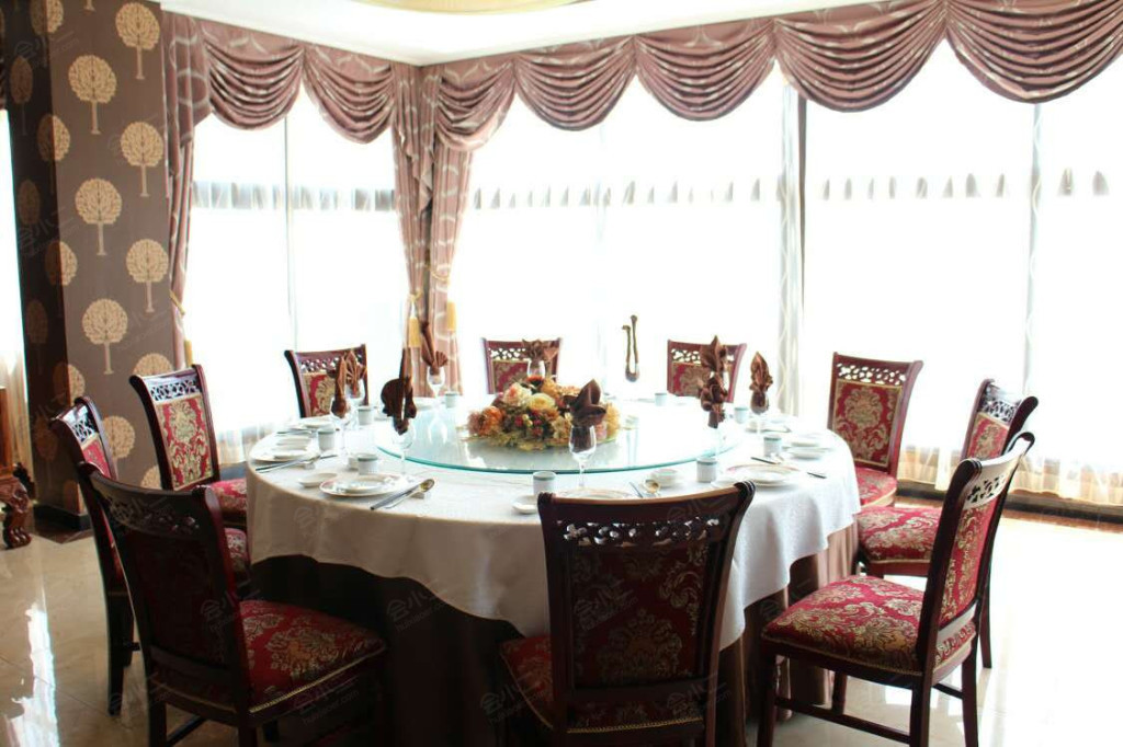 全聚德烤鸭店大兴店能容纳20人的会议室