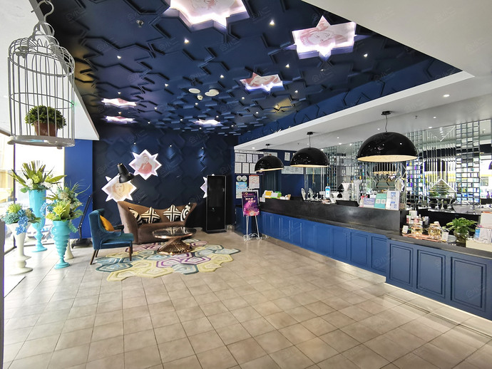昆明梦景·遇见艺术酒店（昆明滇池海埂公园爱琴海店）大堂