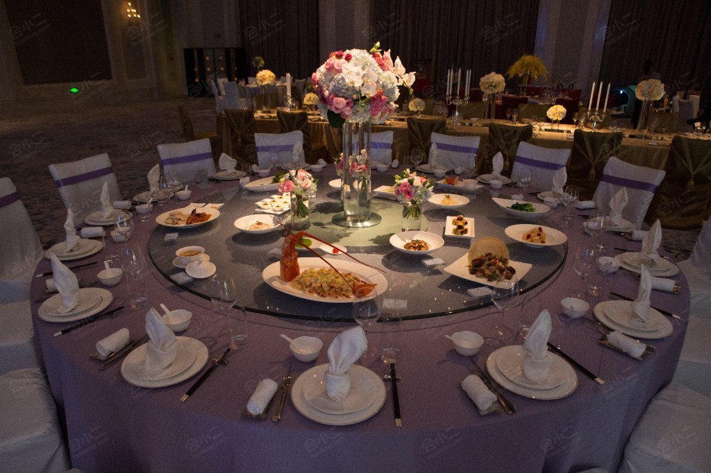 特点无柱 最多容纳:1300人 剧院式1100人 课桌式620人 宴会式880人