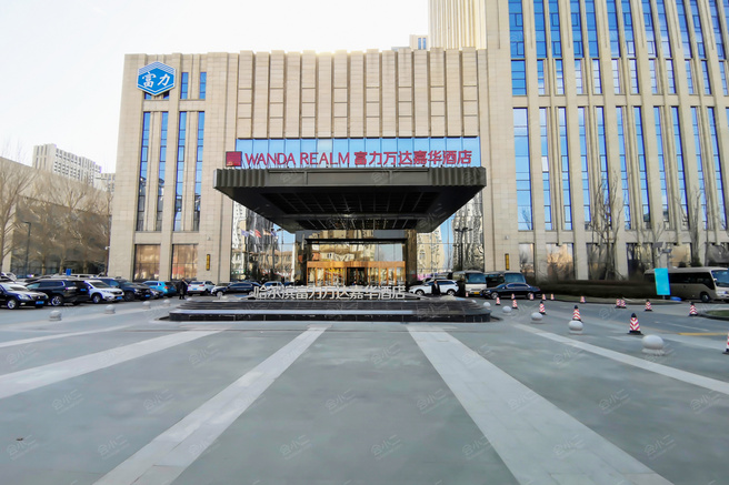 外观哈西地区是哈尔滨市繁华的商业区,而哈尔滨富力万达嘉华酒店地处