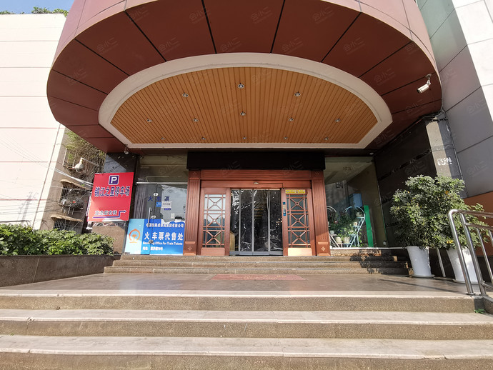 锦江之星风尚（贵阳黔灵山延安西路地铁站步行街店）外观