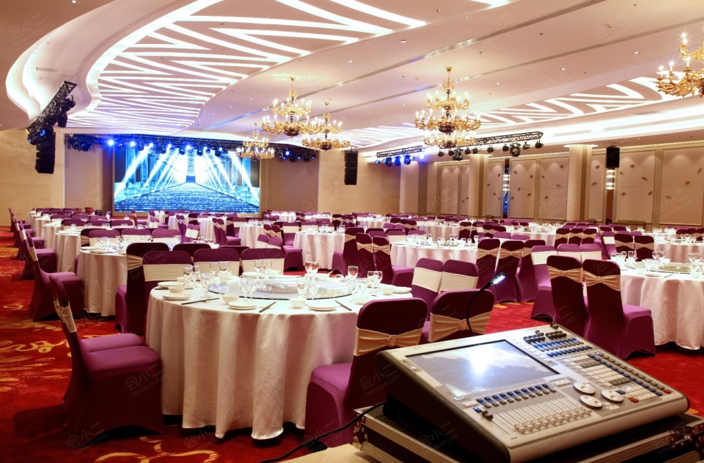 南京滨江花园酒店宴会厅