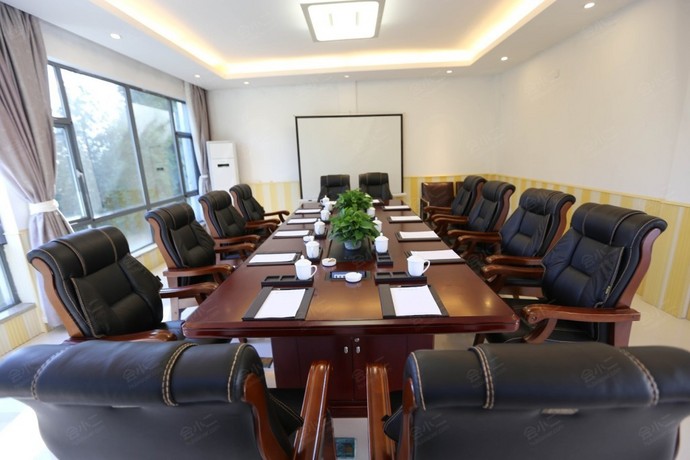 宁波仰天湖山庄6号别墅会议室