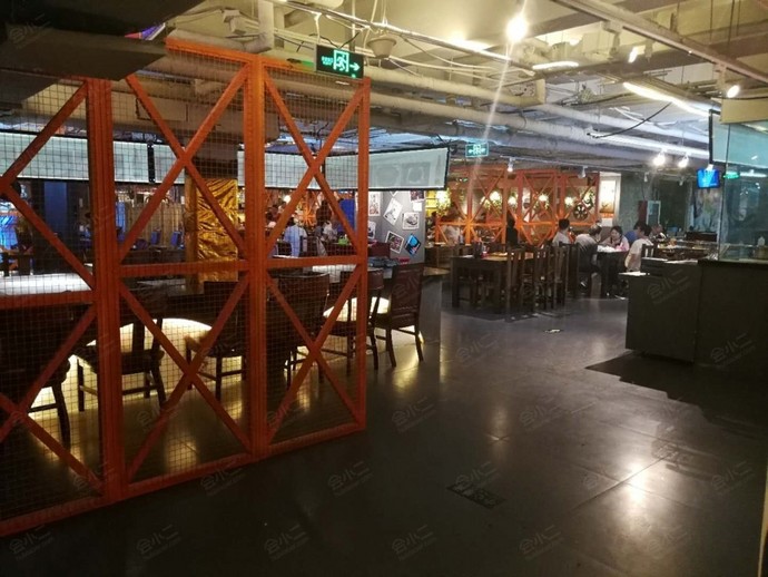 倍爽酒餐吧大厅