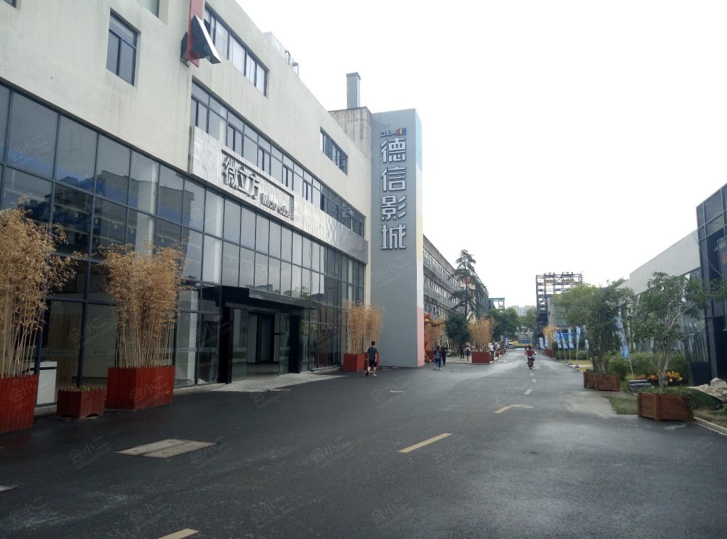 杭州创意设计中心微立方发布厅能容纳180人的会议室