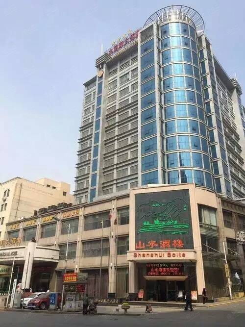 九江山水国际大酒店能容纳80人的会议室