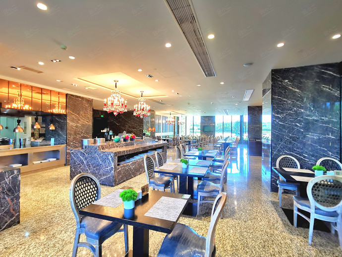 上海金山皇冠假日酒店2000美食汇全日餐厅