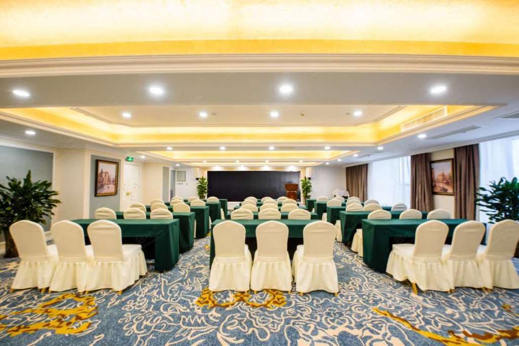 维也纳国际酒店(成都西站青羊万达店)会议室_会场预订_实景图片_全景