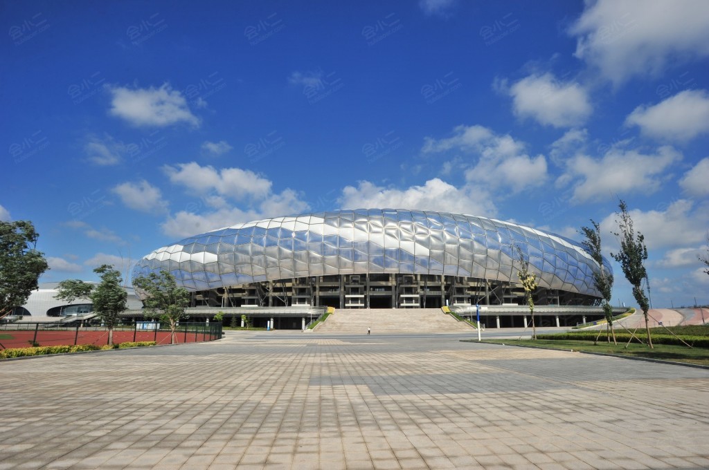 大连体育中心外观图片