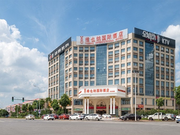 维也纳国际酒店（长沙机场店）外观
