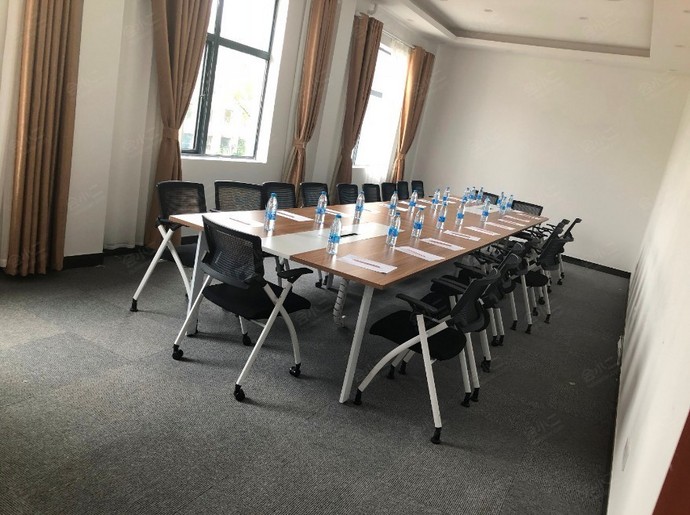 麗枫酒店（上海虹桥火车站国家会展中心店）董事会议室
