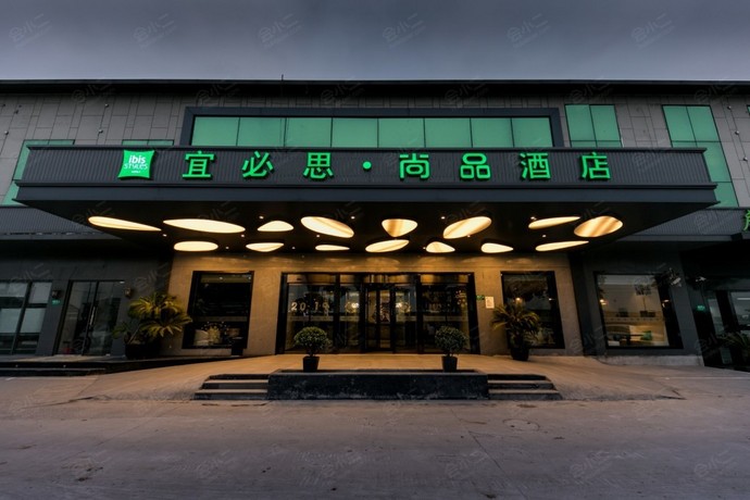 宜必思尚品酒店（上海虹桥机场沪青平公路店）外观
