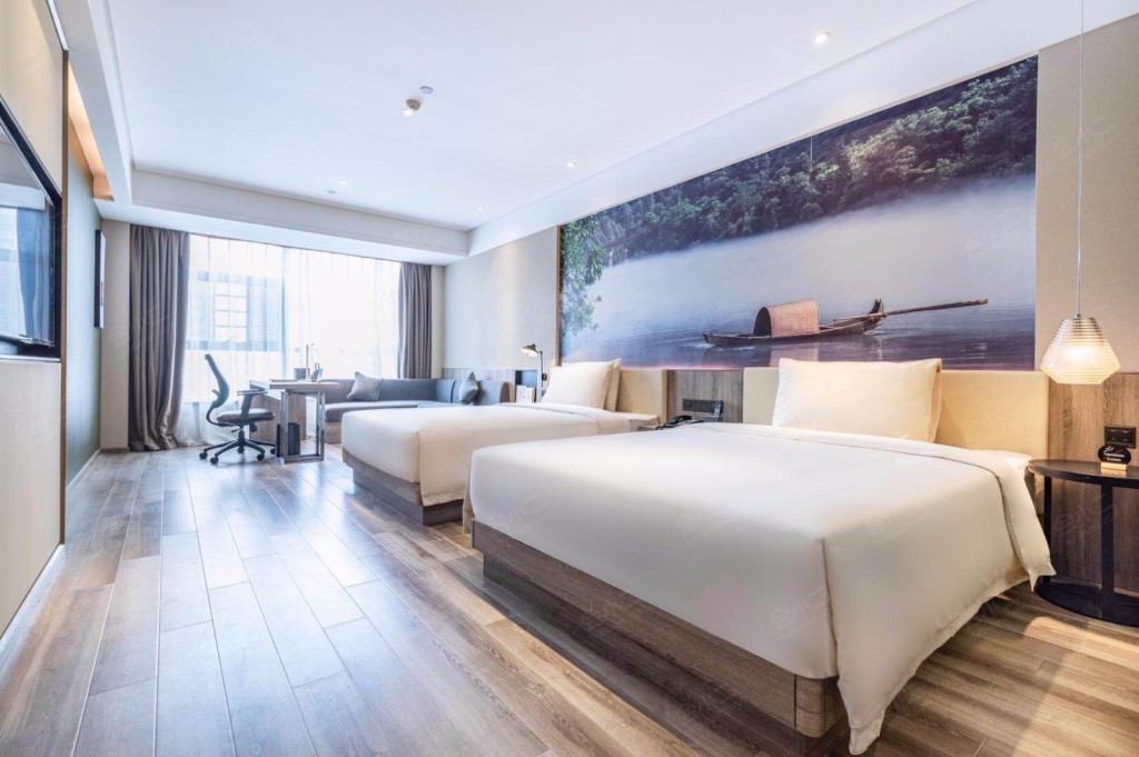 长沙市政府亚朵酒店客房朵霾几木景观双人间高清图片