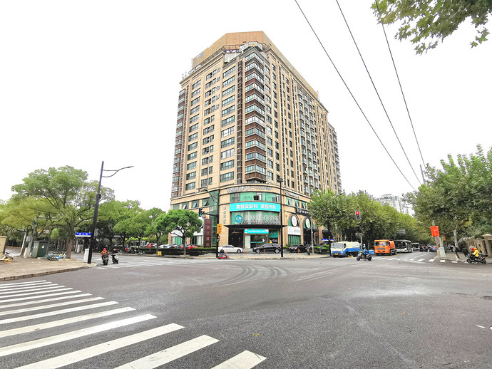 上海万信R酒店亚龙大厦