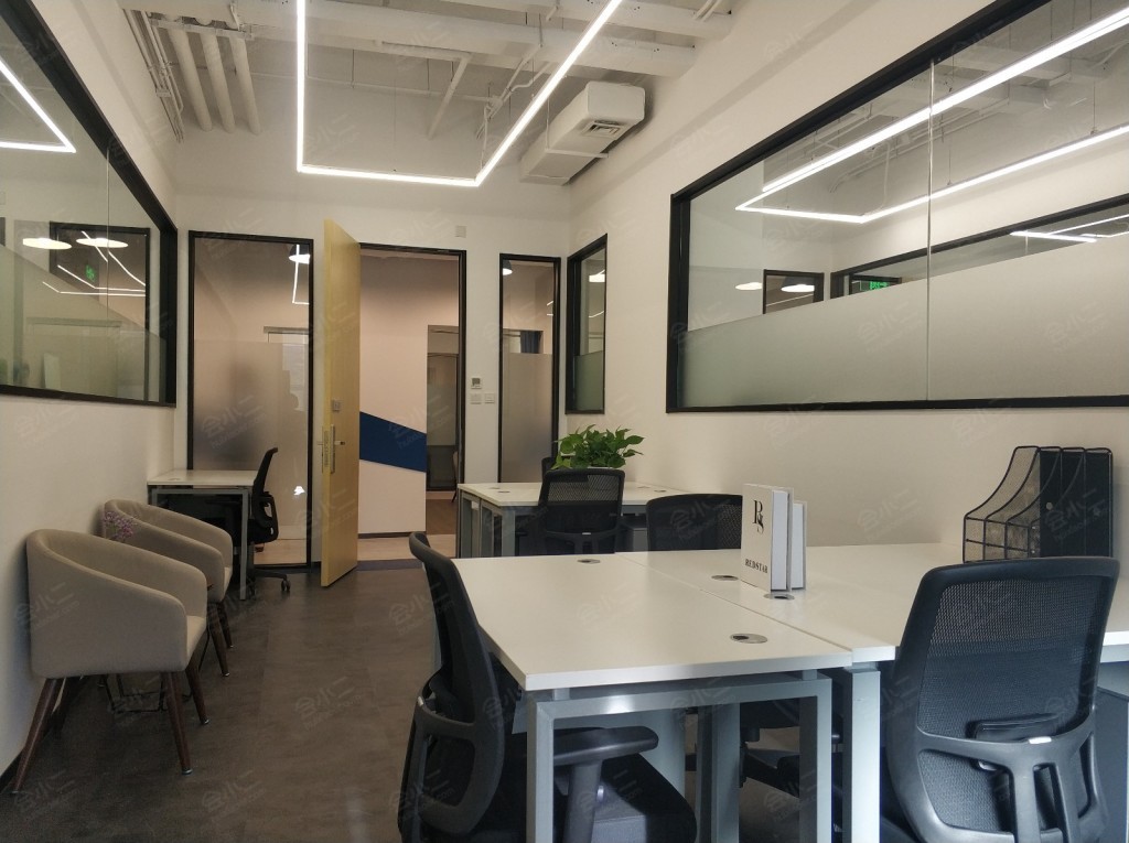 易得商务中心(恋日国际)洽谈室