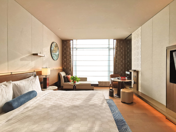 南京长江之舟华邑酒店华邑高级房大床河景