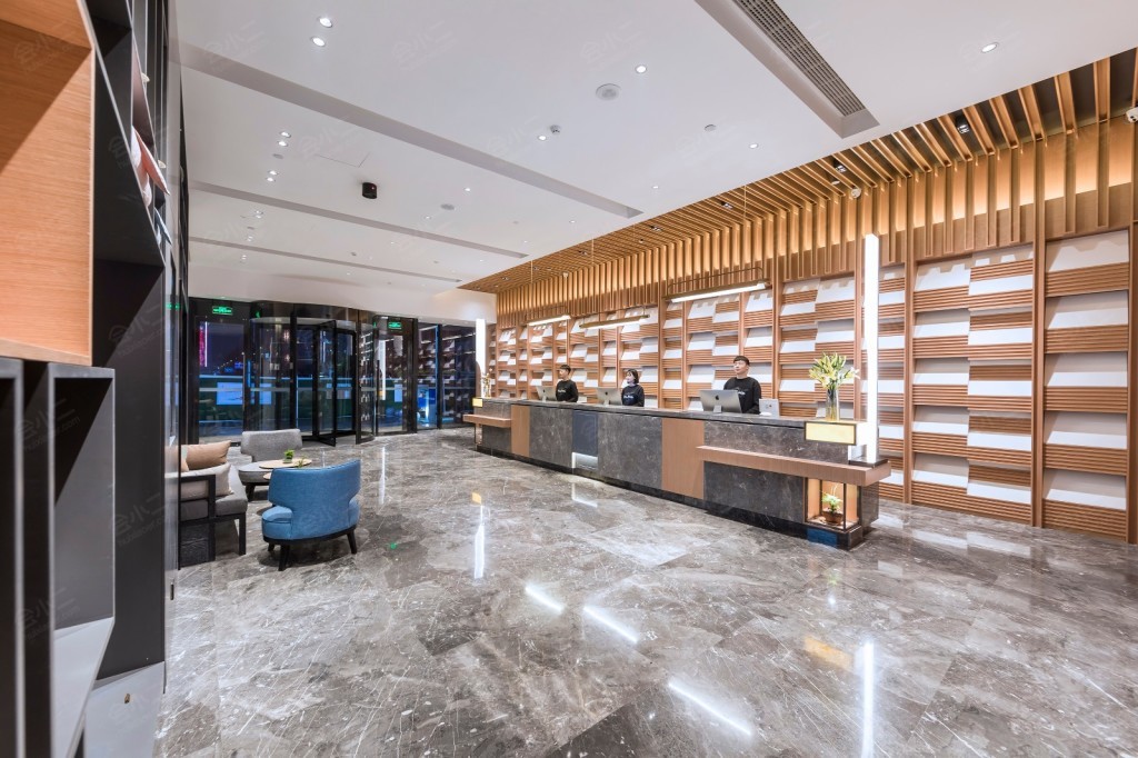 郑州经开中心广场亚朵酒店